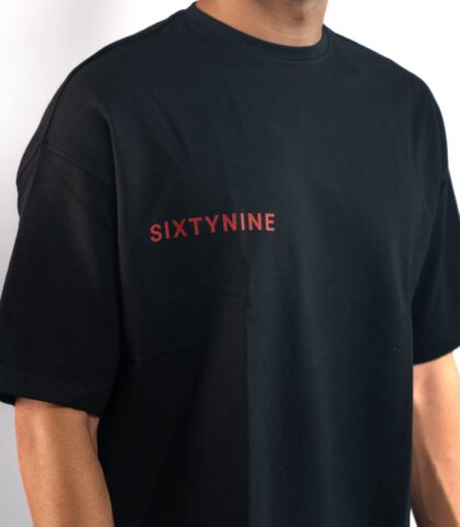 Oversize Essential – Black Tee